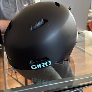 Giro Black ski helmet with mips